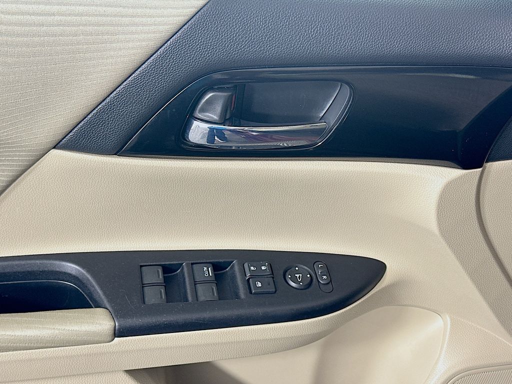 Thumbnail: 2016 Honda Accord - 17