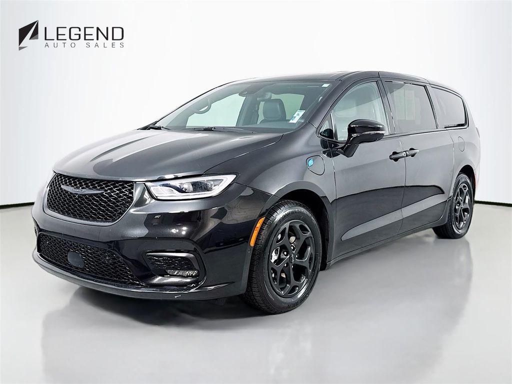 2022 Chrysler Pacifica Hybrid Limited Hybrid's photo