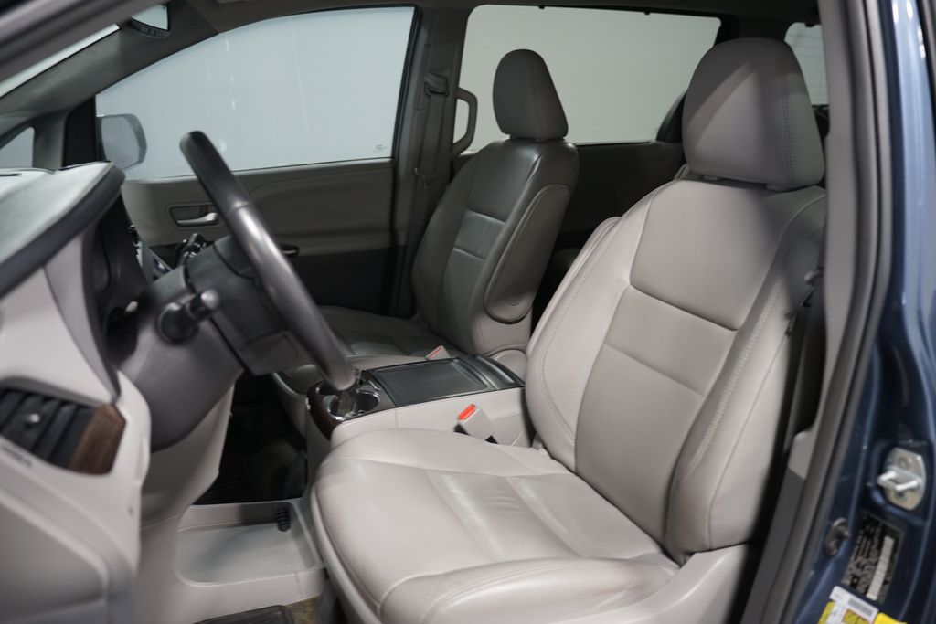 2016 Toyota Sienna XLE Premium 6