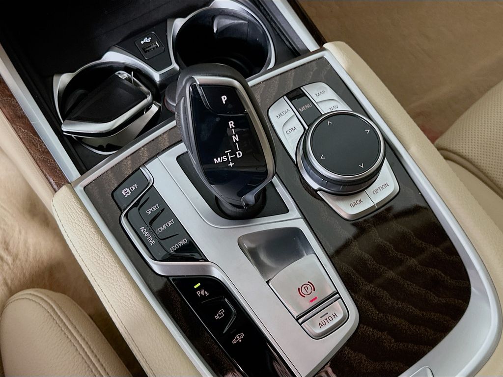 Thumbnail: 2022 BMW 7 Series - 17