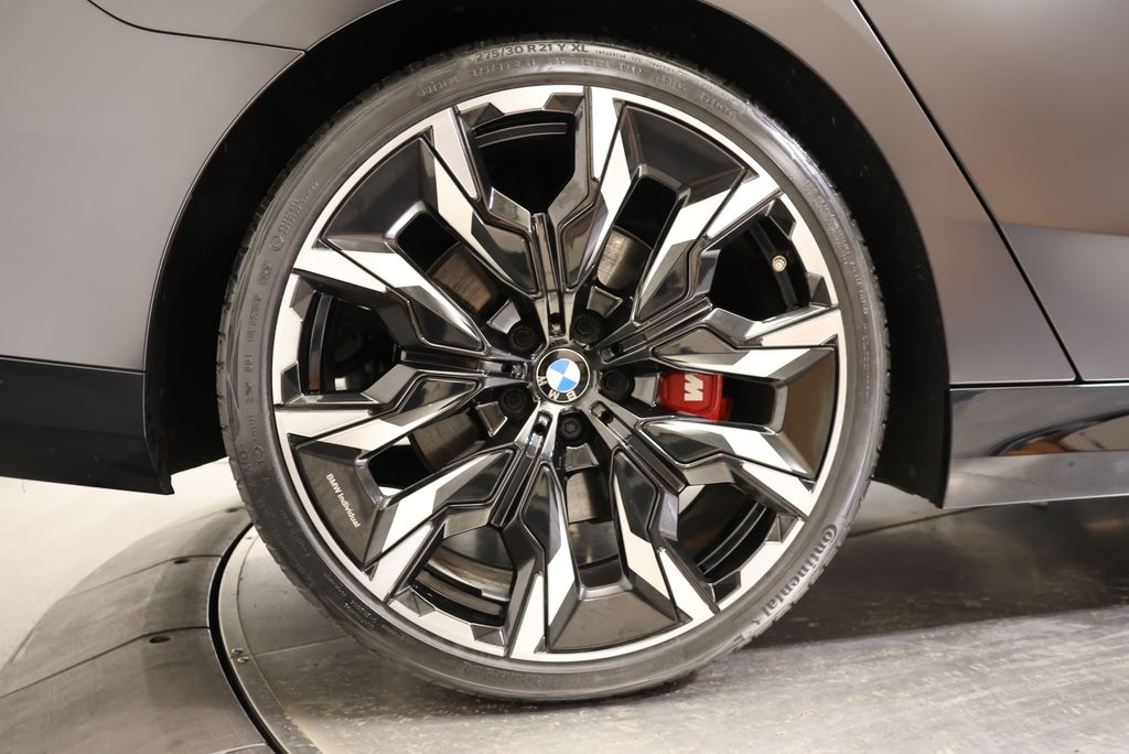 Thumbnail: 2024 BMW 5 Series - 13