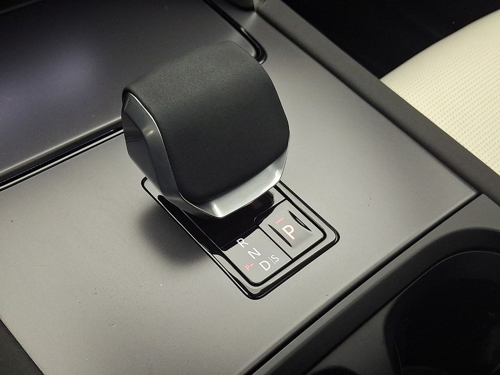 Thumbnail: 2025 Land Rover Discovery Sport - 16