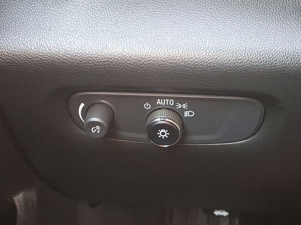 Thumbnail: 2023 Chevrolet Traverse - 24