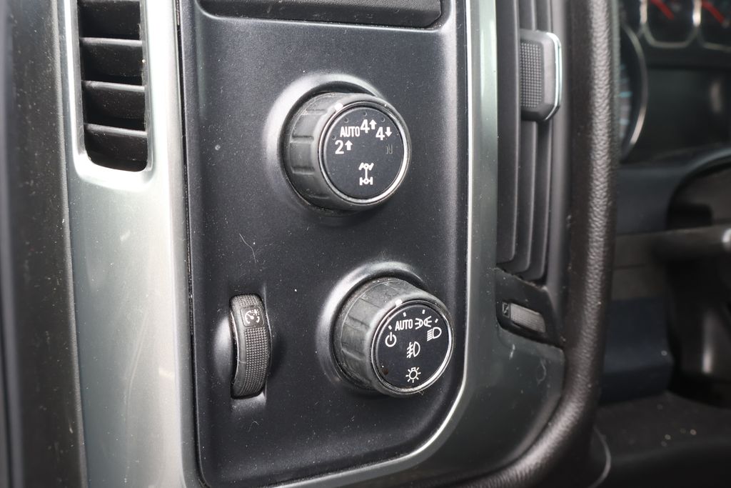 Thumbnail: 2018 Chevrolet Silverado 1500 - 17