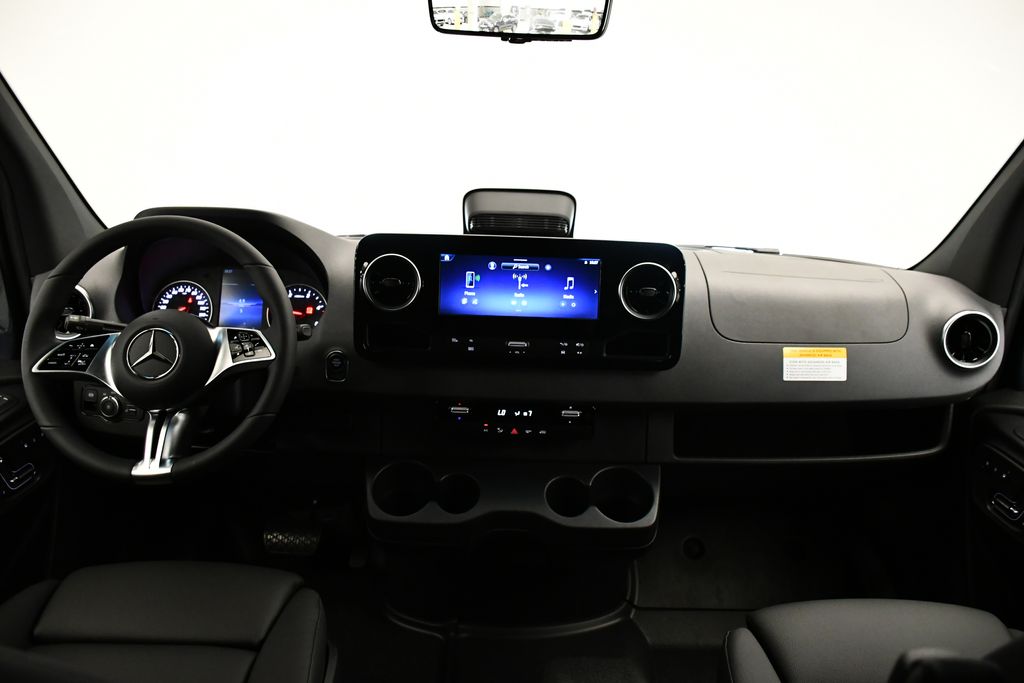 Thumbnail: 2025 Mercedes-Benz Sprinter - 11