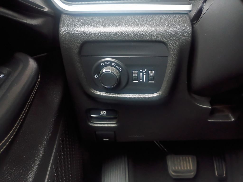 Used Car 2023 Jeep Grand Cherokee L  Altitude For Sale Under $30,000 In Austin, Texas