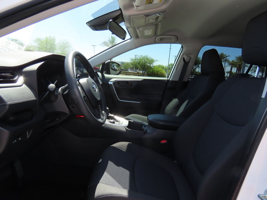 2025 Toyota RAV4 LE 18