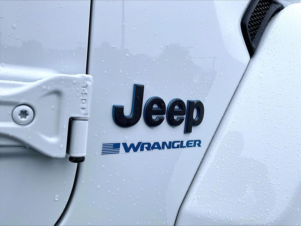 2024 Jeep Wrangler — photo 29