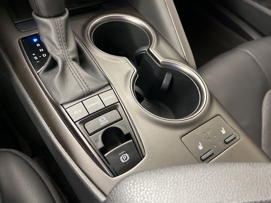 Thumbnail: 2021 Toyota Camry - 32