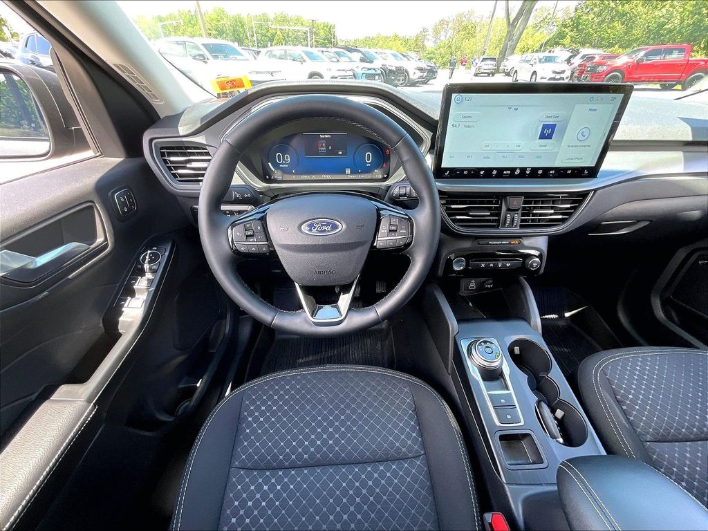 2025 Ford Escape — photo 16