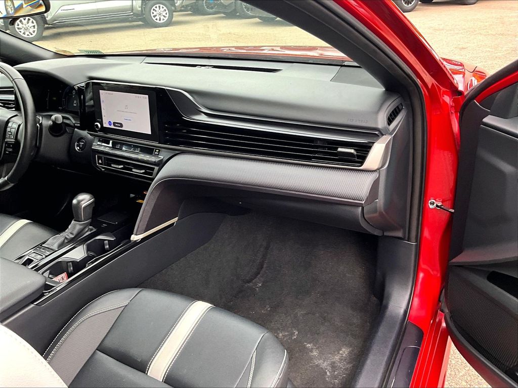 2025 Toyota Camry — photo 13