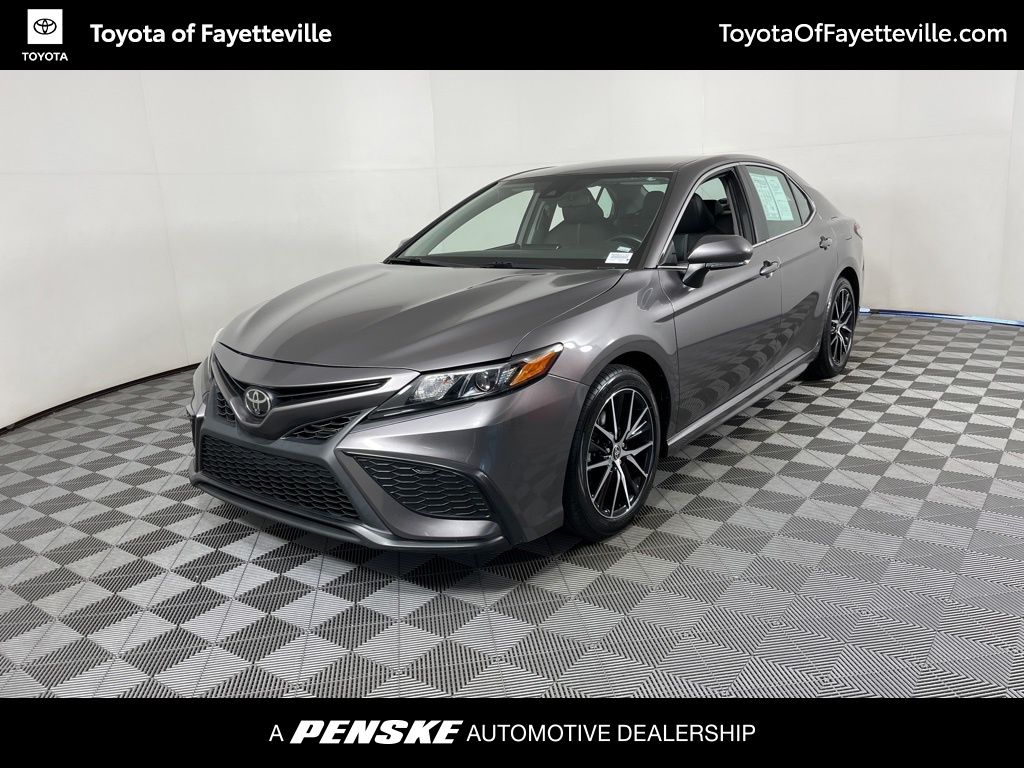 2022 Toyota Camry SE -
                Fayetteville, AR