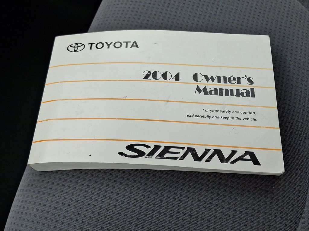2004 Toyota Sienna CE 23