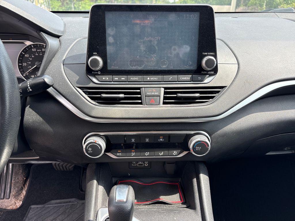 Used 2020 Silver Nissan 2.5 S image 29