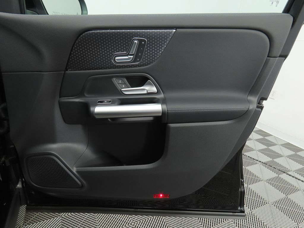 2025 Mercedes-Benz GLA 250 25