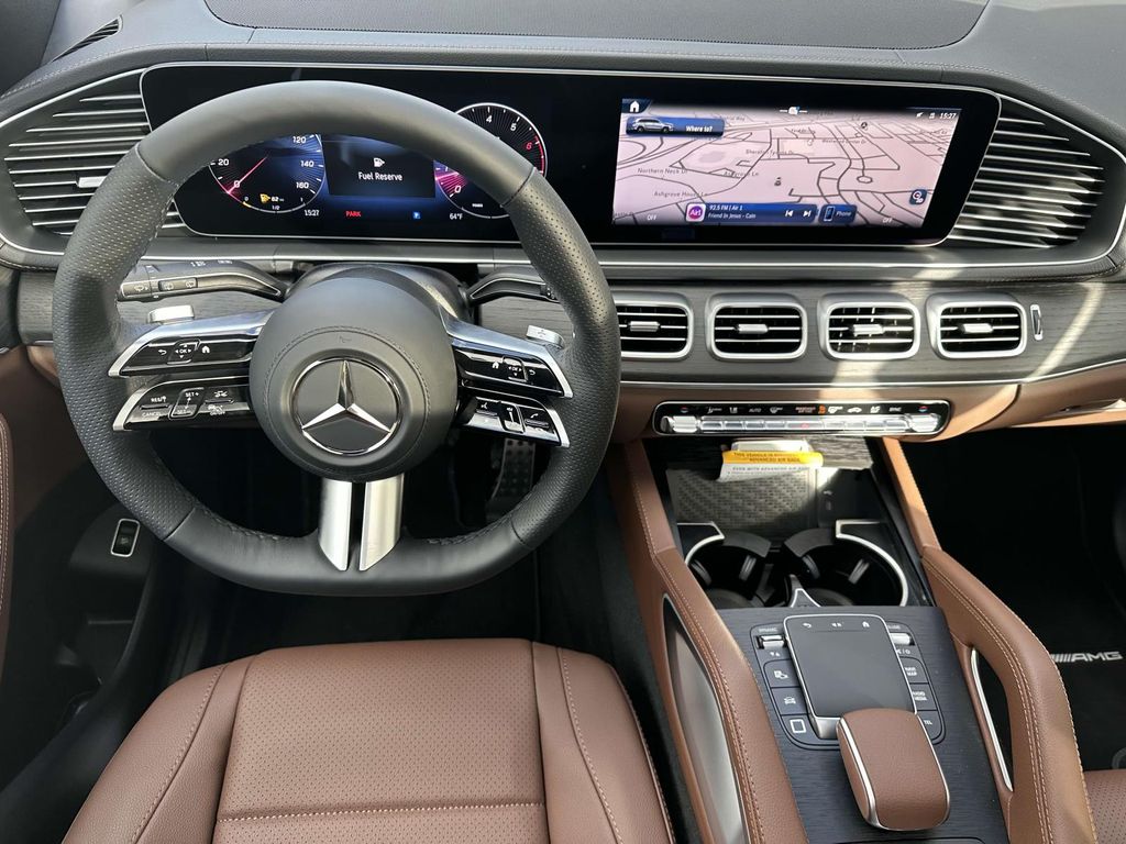 2025 Mercedes-Benz GLS 450 4MATIC 8