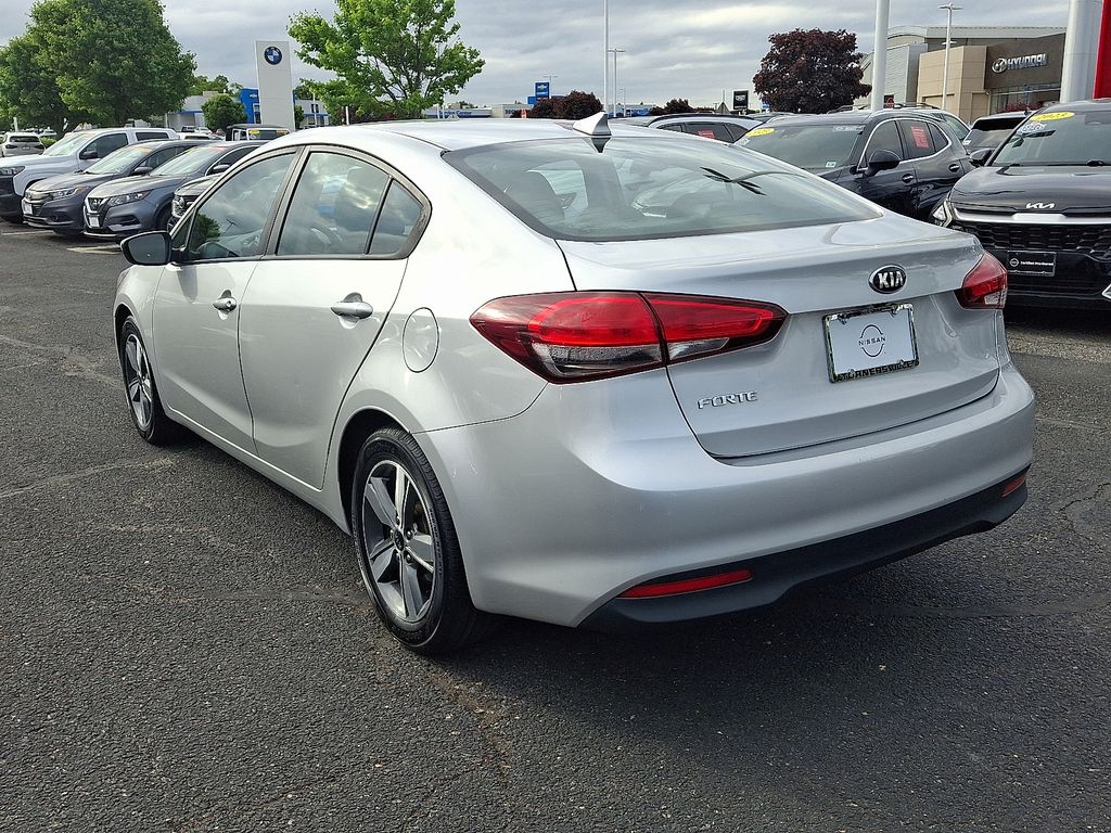 Thumbnail: 2018 Kia Forte - 4