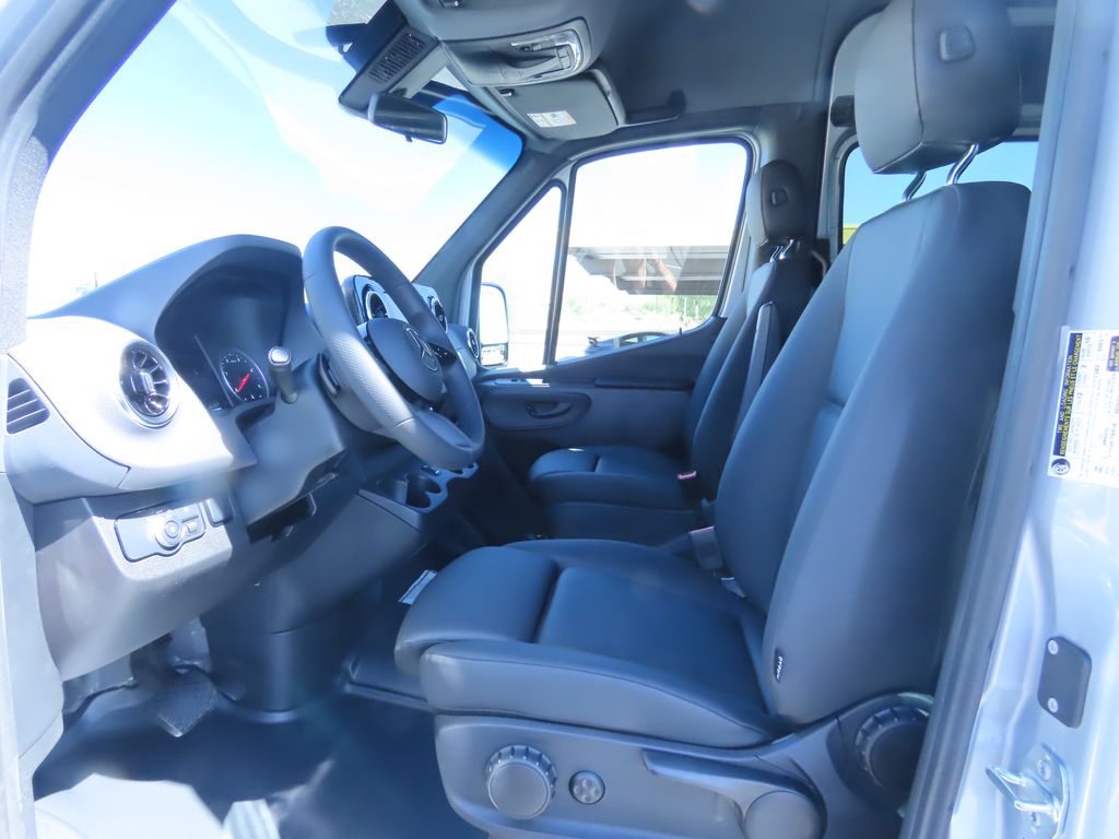 Thumbnail: 2025 Mercedes-Benz Sprinter - 19