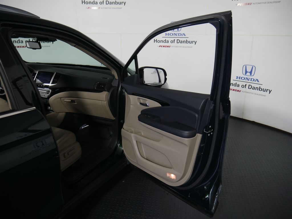 Thumbnail: 2017 Honda Pilot - 7