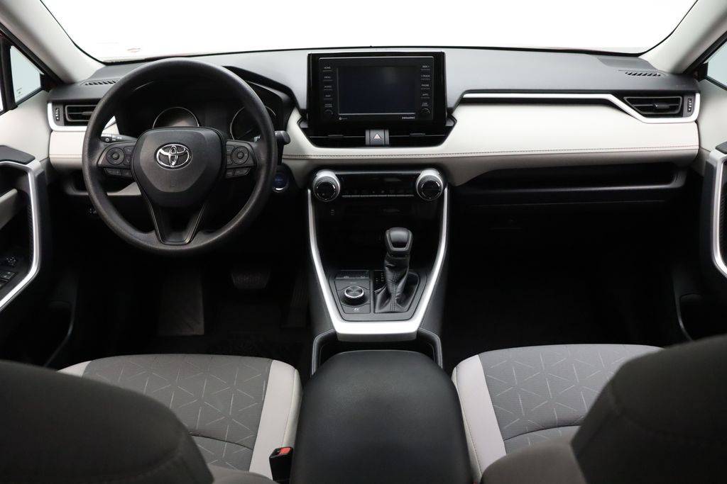 2022 Toyota RAV4 XLE 24
