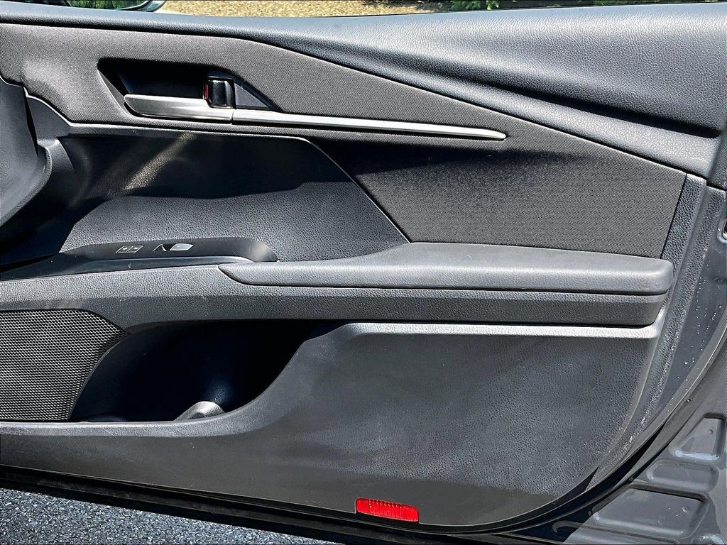 2025 Toyota Camry — photo 12