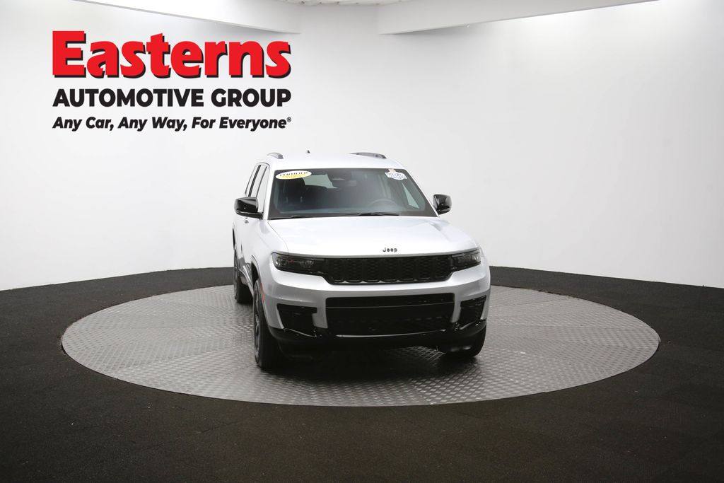 Used 2024 Silver Jeep Altitude image 51