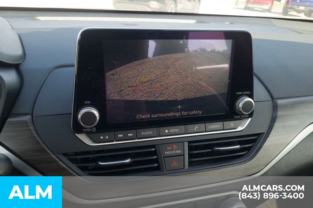 Used 2025 Super Black Nissan 2.5 SV image 8
