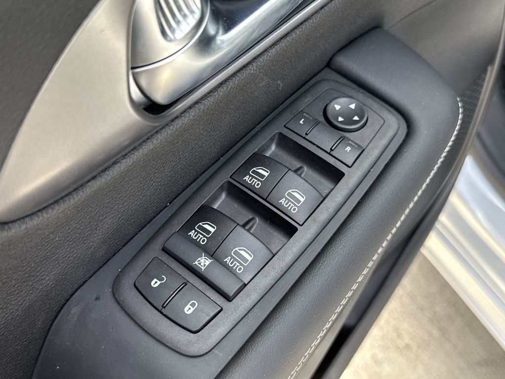 2026 Chrysler Voyager LX - 10