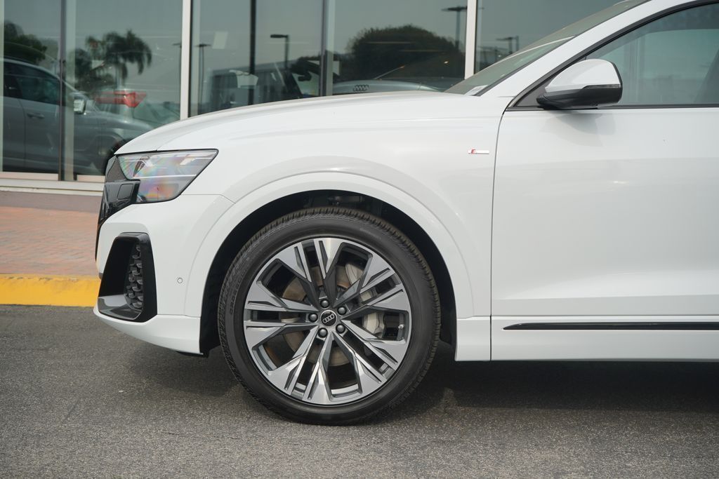 Thumbnail: 2026 Audi Q8 - 2