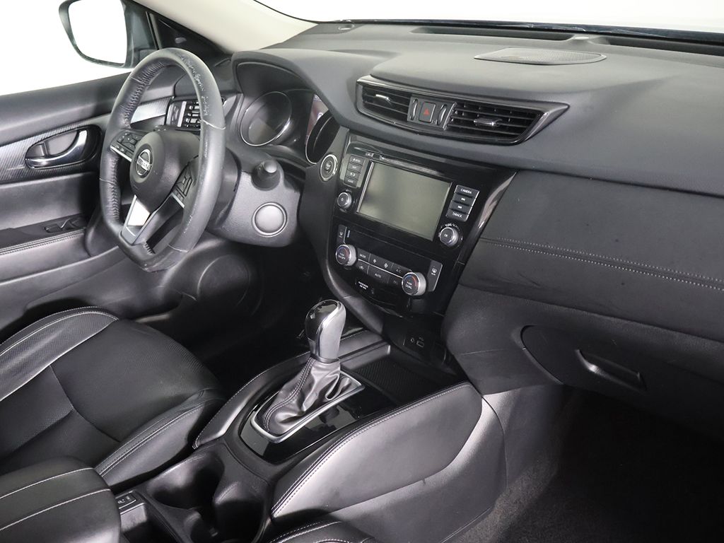 Used 2018 Blue Nissan SL image 26