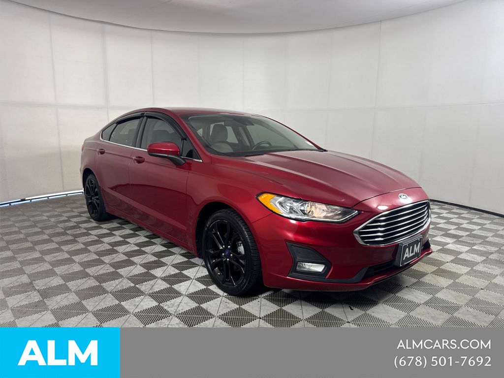 Used 2020 Red Ford SE image 3