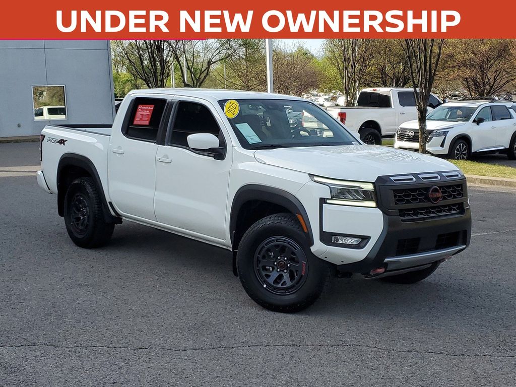 Glacier White 2025 Nissan Frontier PRO-4X Crew Cab 4WD Pickup Truck Four-Wheel Drive 9-Speed Automatic Overdrive