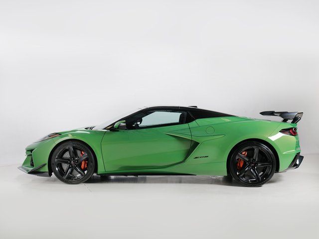 Used 2026 Green Chevrolet Z06 image 2