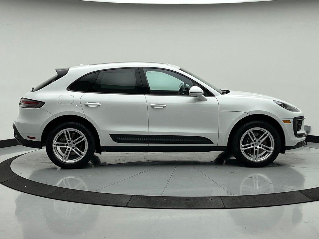 Thumbnail: 2024 Porsche Macan - 8