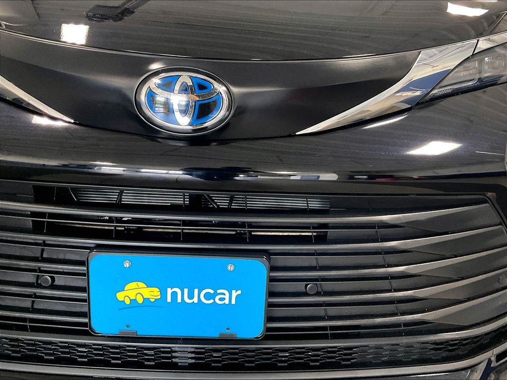 2025 Toyota Sienna — photo 33