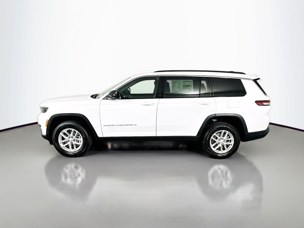 New 2026 White/off-white Jeep Laredo image 4
