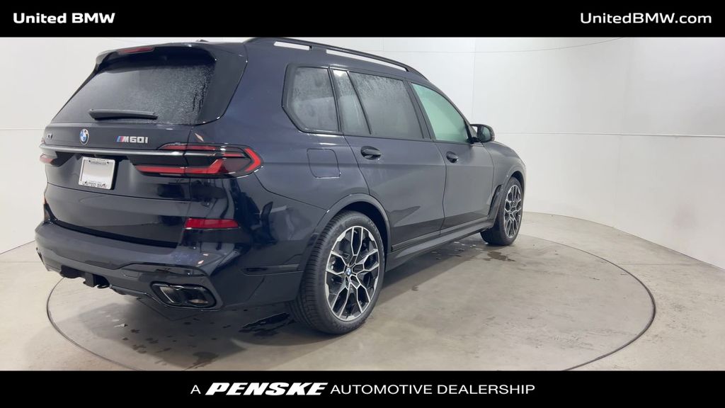 2025 BMW X7 M60i 8