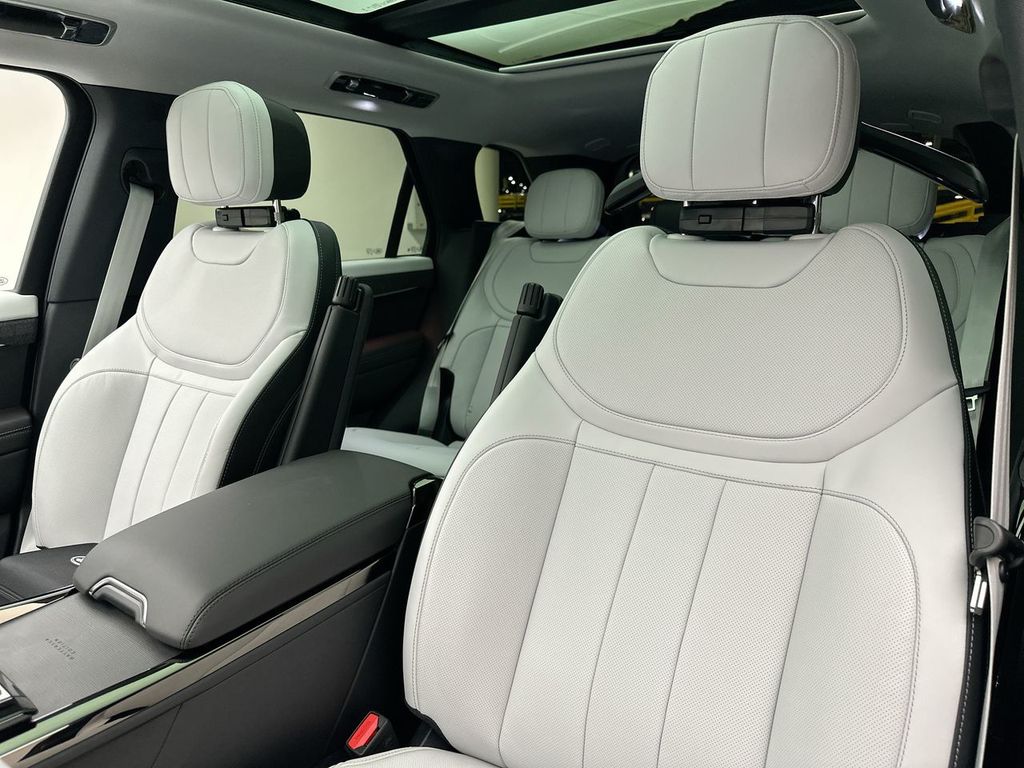 Thumbnail: 2027 Land Rover Range Rover Sport - 10