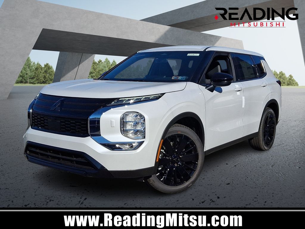 Diamond White 2026 Mitsubishi Outlander SUV / Crossover Front-Wheel Drive Continuously Variable Transmission