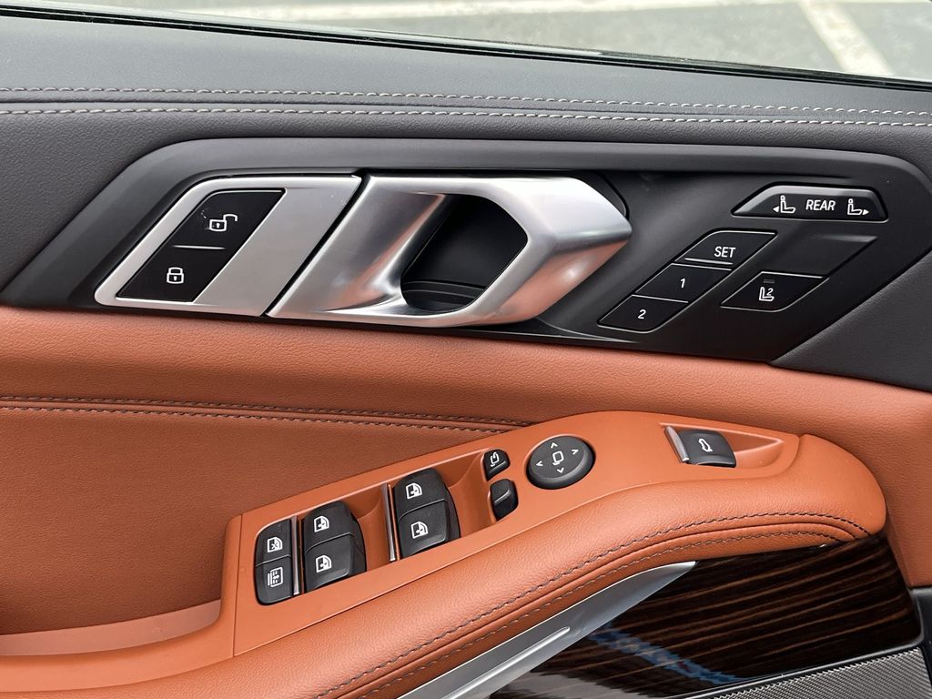 Thumbnail: 2026 BMW X7 - 13