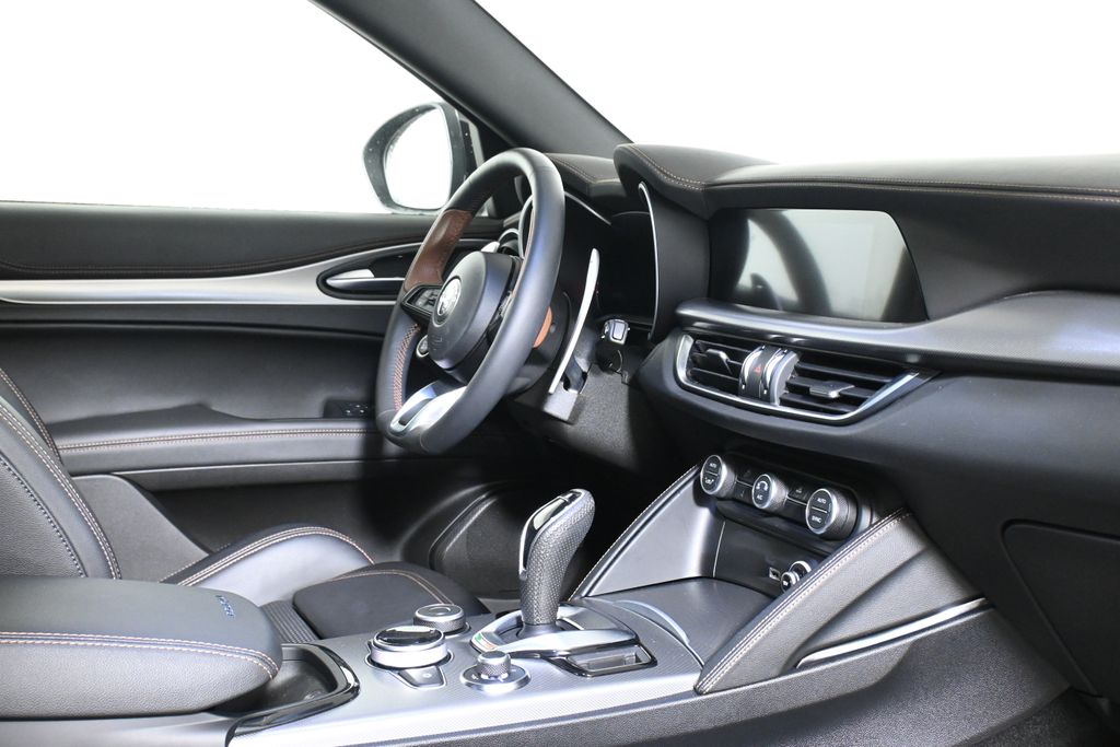 Thumbnail: 2025 Alfa Romeo Stelvio - 31