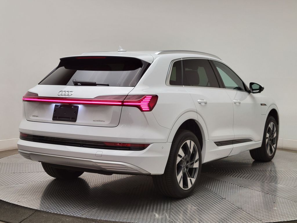 Thumbnail: 2023 Audi e-tron - 5
