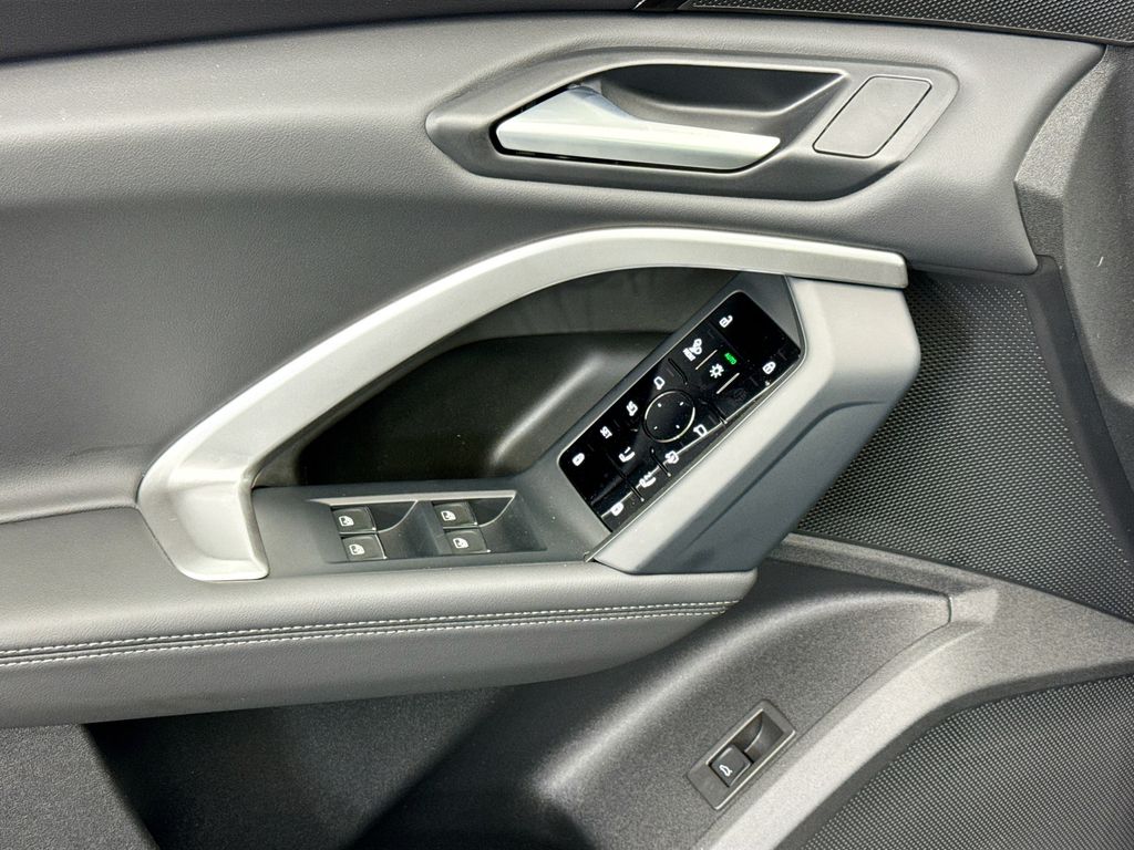 Thumbnail: 2025 Audi Q5 - 23