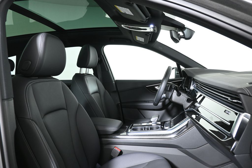 Thumbnail: 2025 Audi Q7 - 27