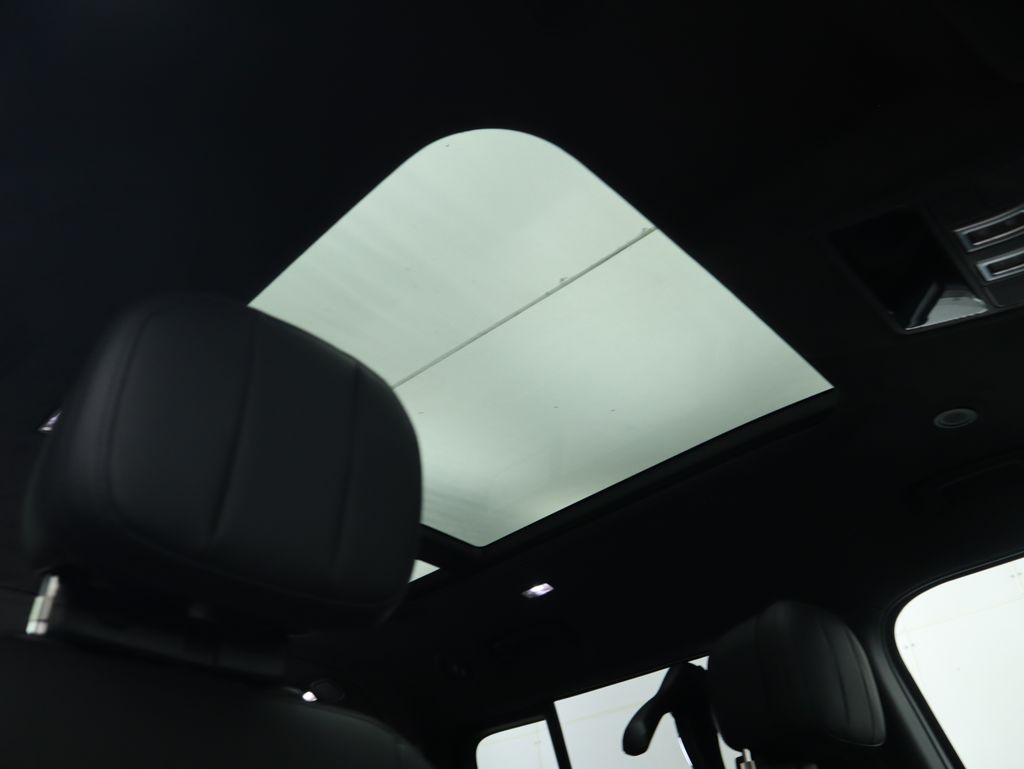 Thumbnail: 2025 Land Rover Defender - 19