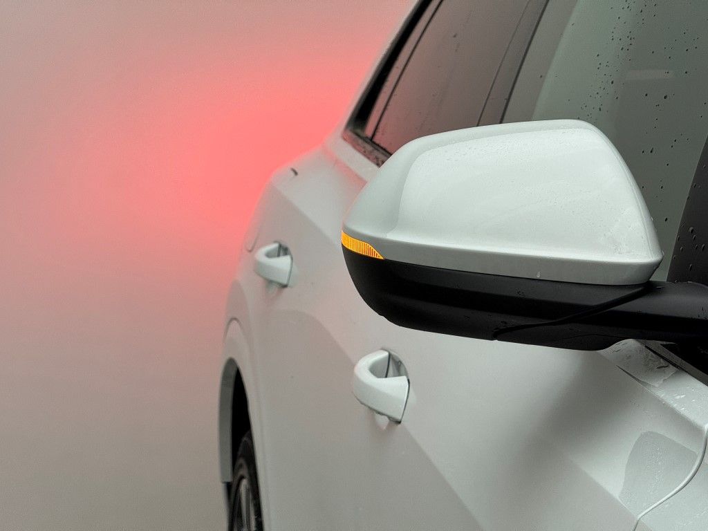 Thumbnail: 2025 Audi Q8 - 3