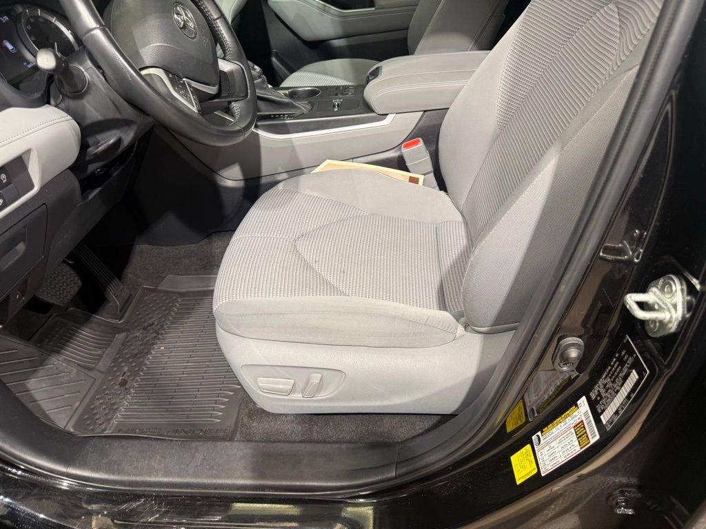 2023 Toyota Highlander LE 15
