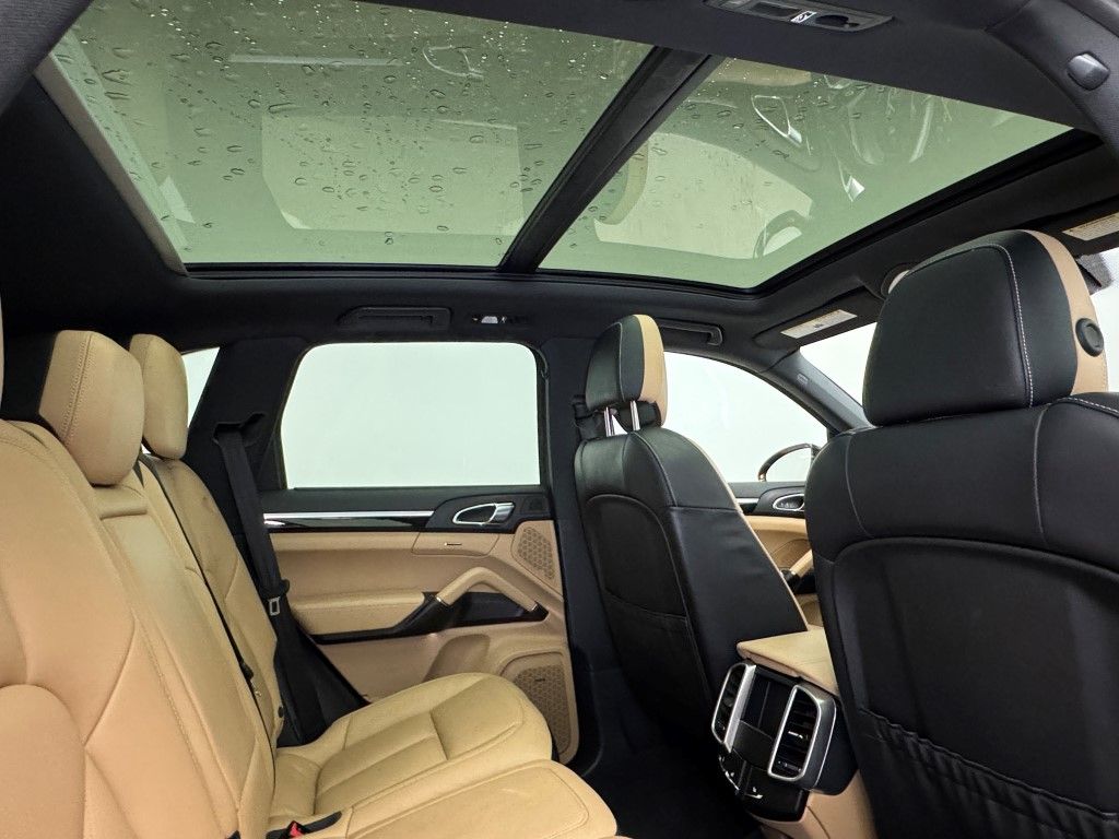 2016 Porsche Cayenne S E-Hybrid 17