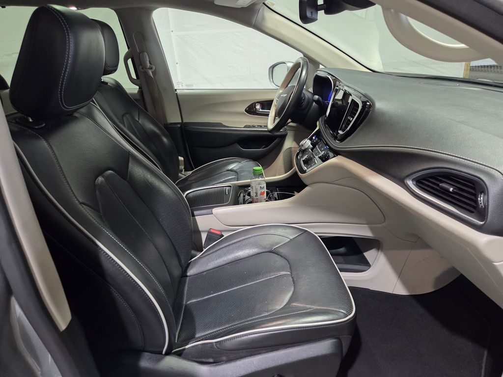 2021 Chrysler Pacifica Limited photo