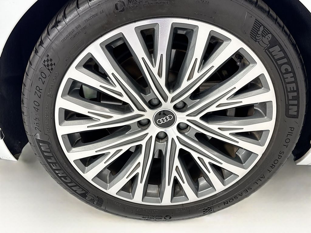 Thumbnail: 2021 Audi A8 - 32